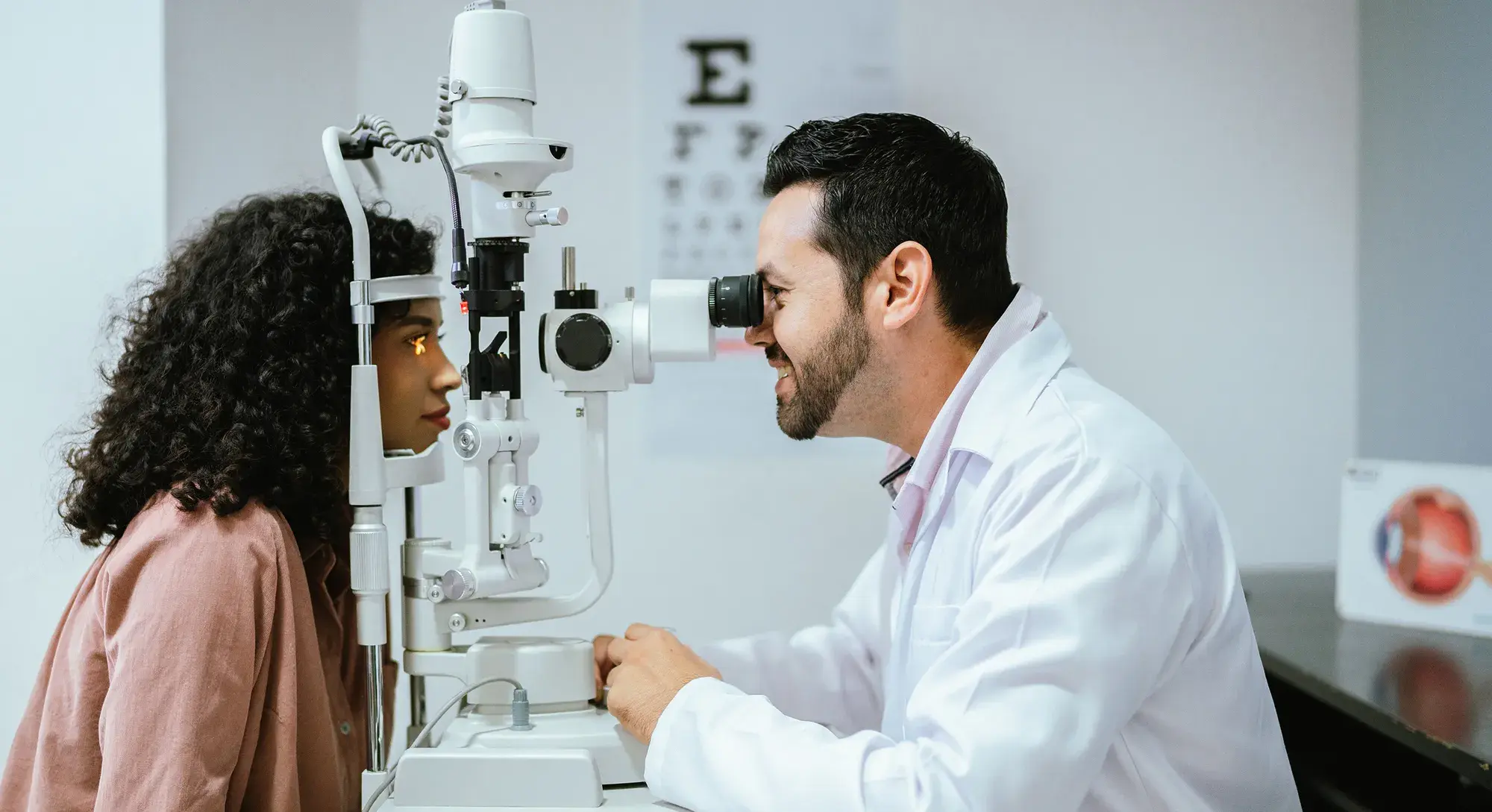 Ophthalmology services in San Diego – ophthalmologist performing eye examination
